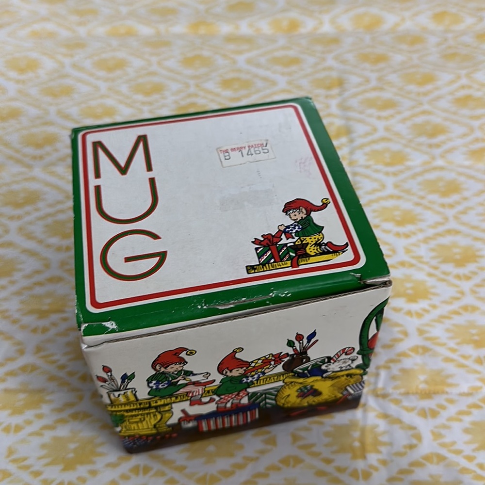 Festive Santa and Elves Mug - Picture 8 of 10